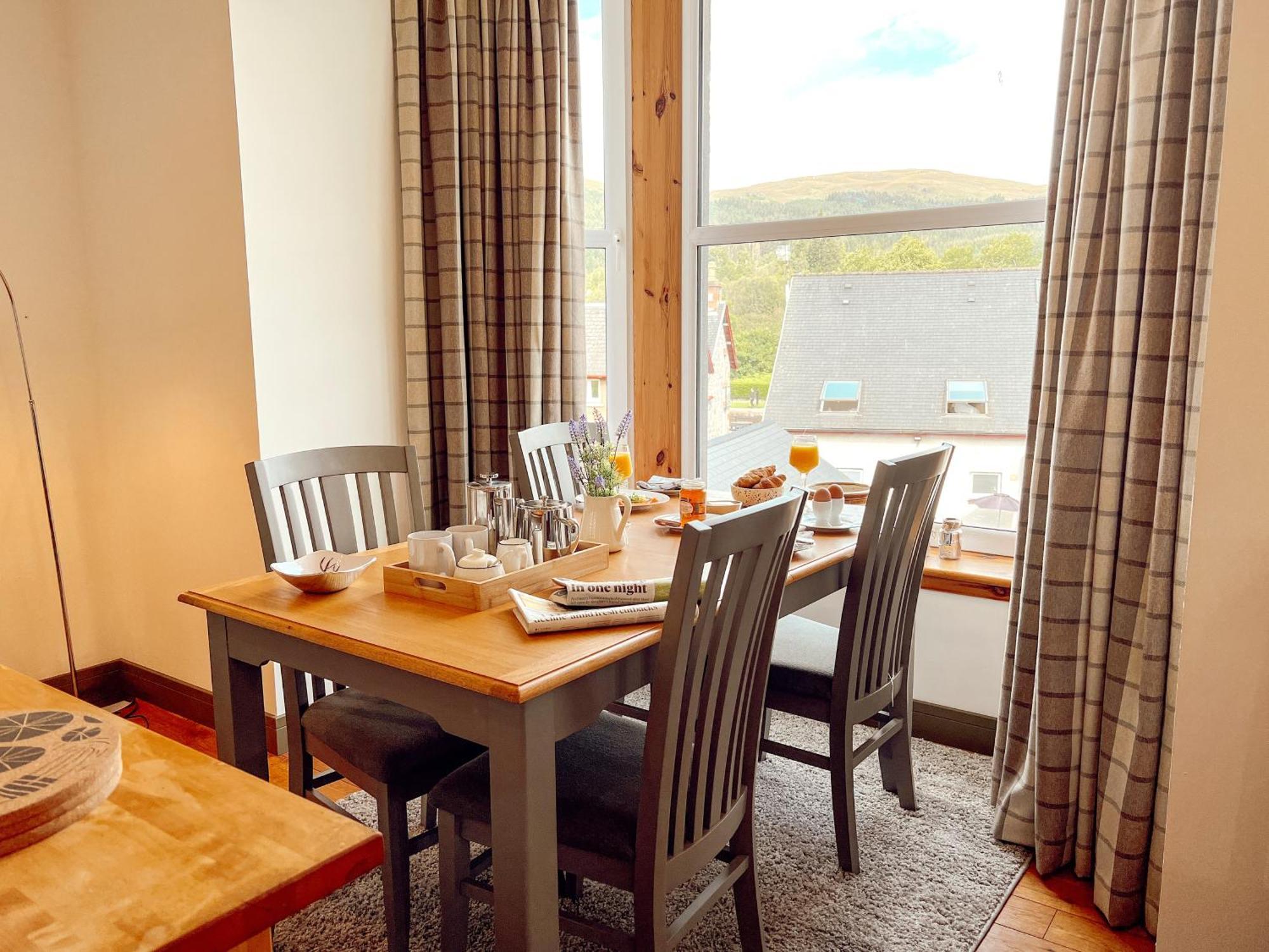 Loch Ness Gatehouse Apartments Форт Аугустус Екстериор снимка