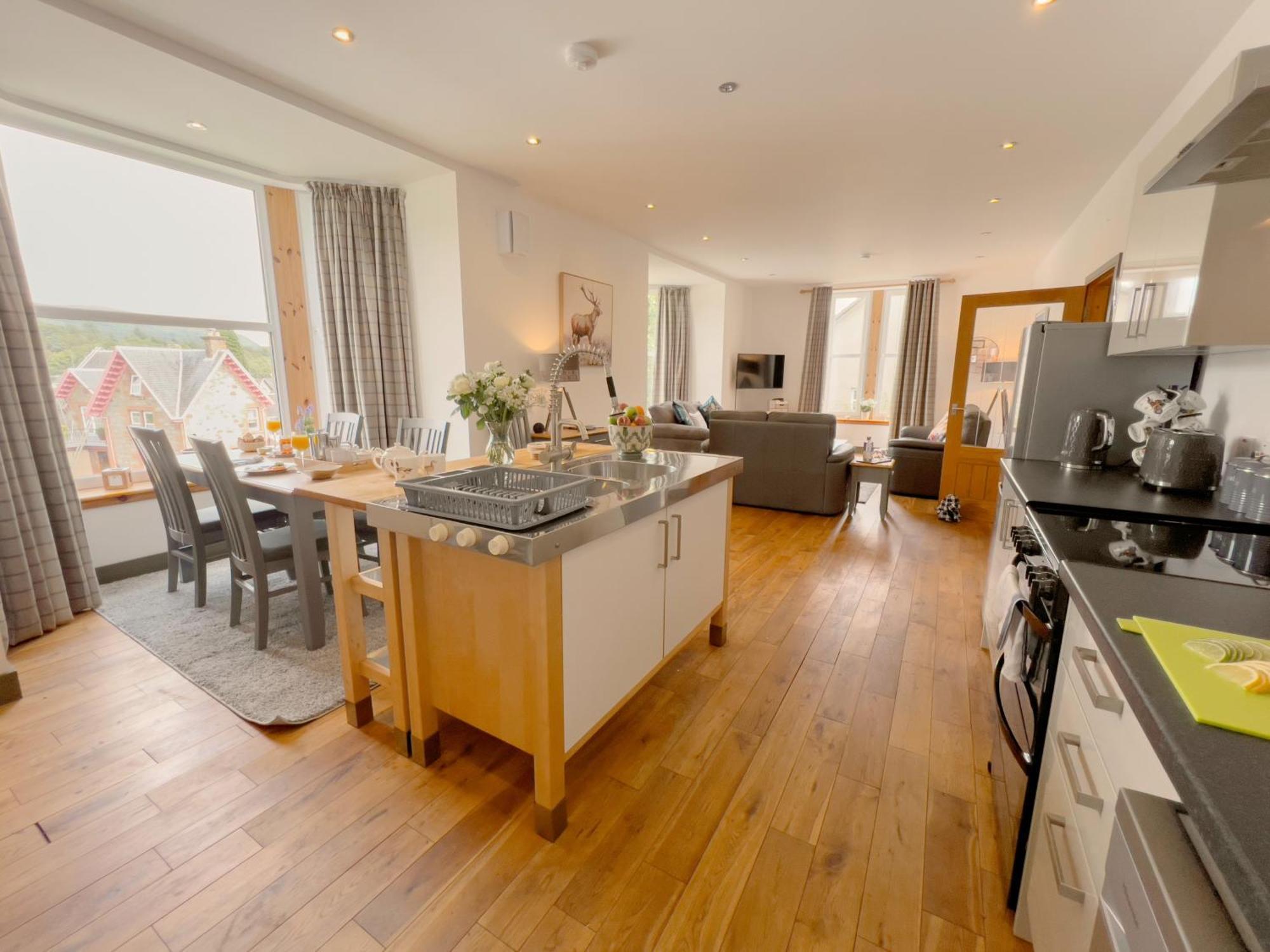 Loch Ness Gatehouse Apartments Форт Аугустус Екстериор снимка