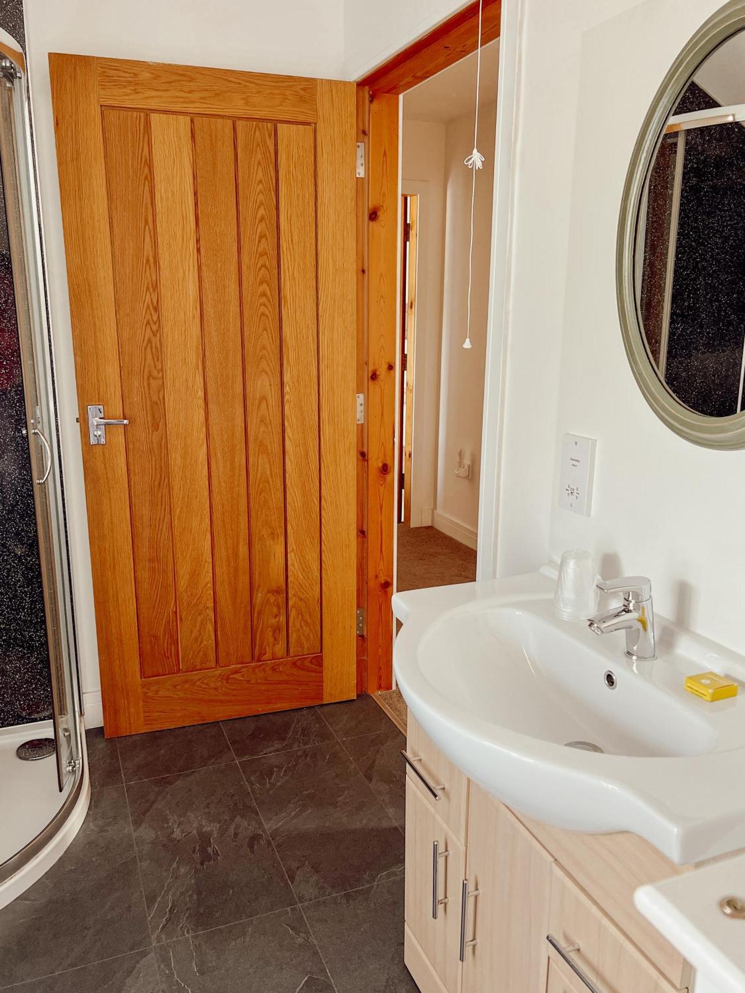 Loch Ness Gatehouse Apartments Форт Аугустус Екстериор снимка