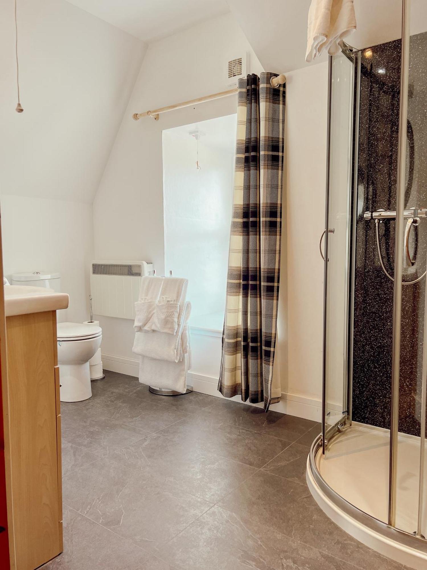 Loch Ness Gatehouse Apartments Форт Аугустус Екстериор снимка