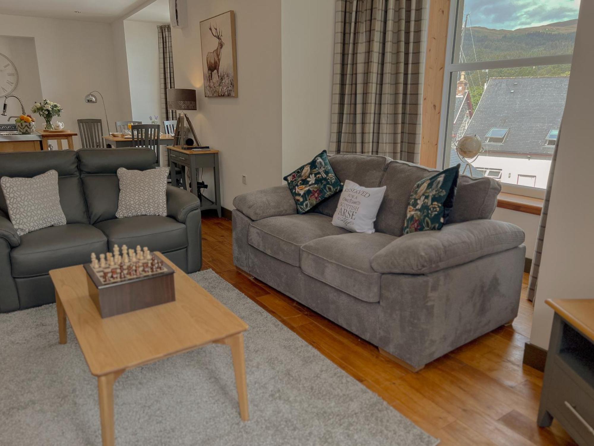 Loch Ness Gatehouse Apartments Форт Аугустус Екстериор снимка
