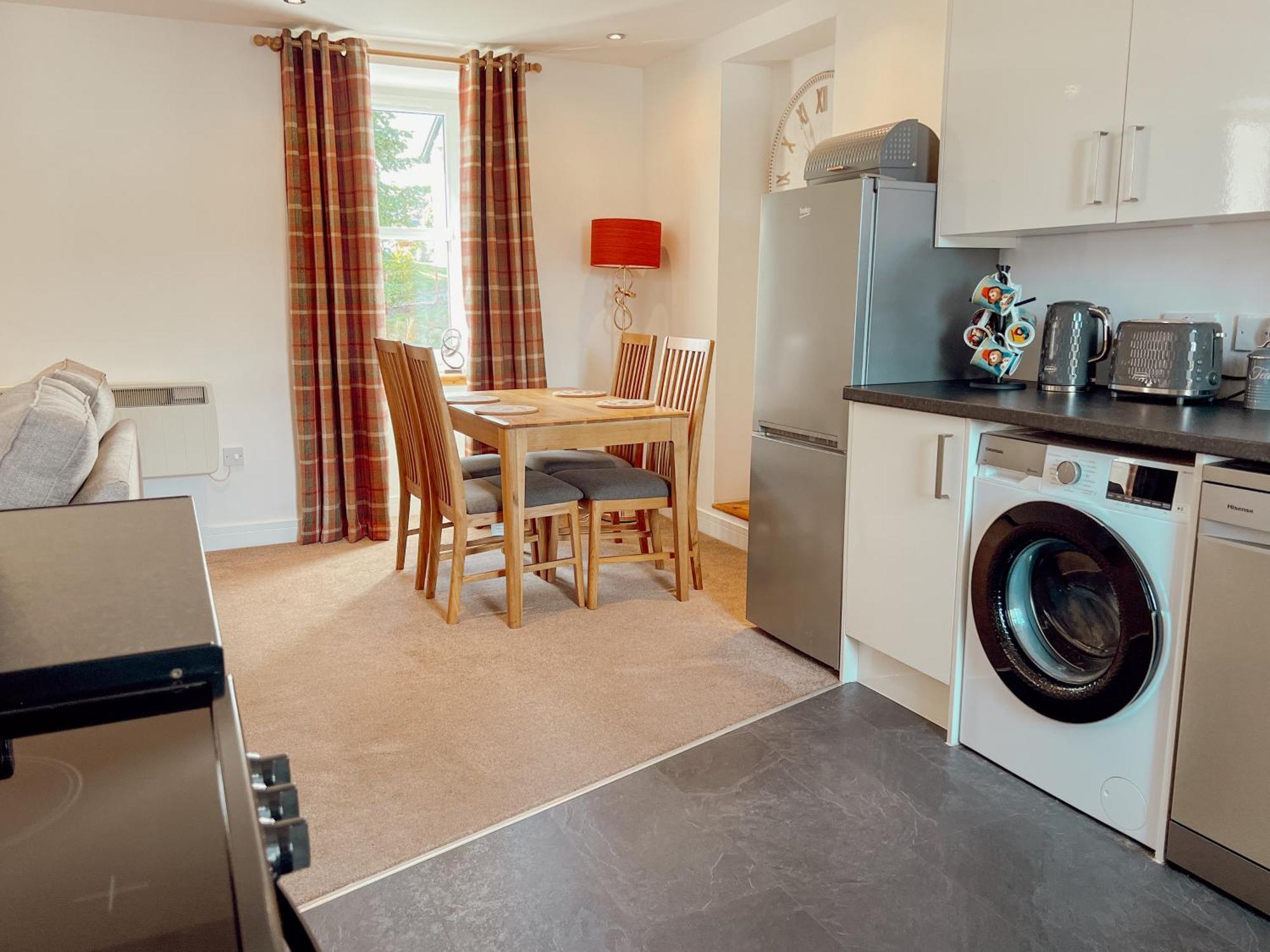 Loch Ness Gatehouse Apartments Форт Аугустус Екстериор снимка
