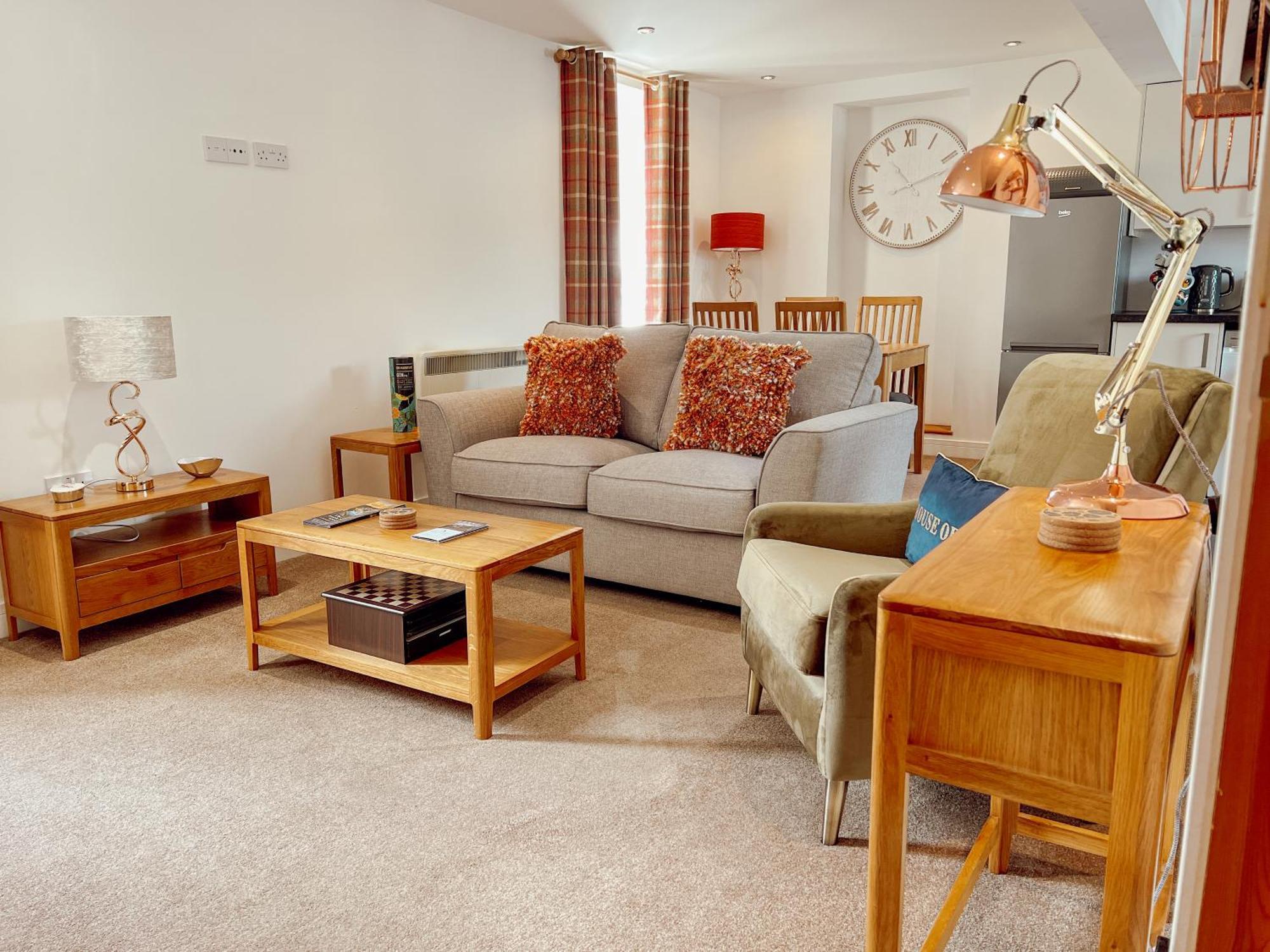 Loch Ness Gatehouse Apartments Форт Аугустус Екстериор снимка